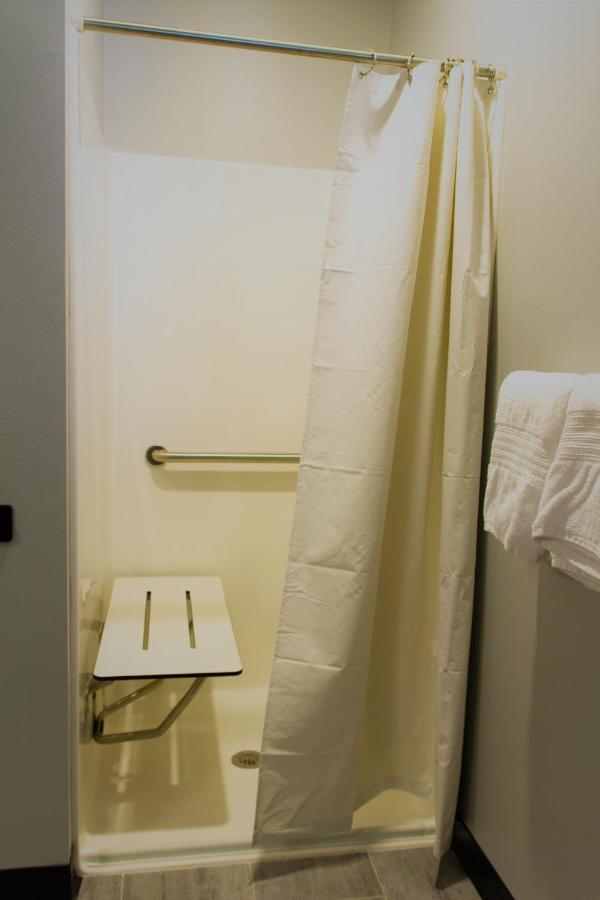 Watershed Hotel *